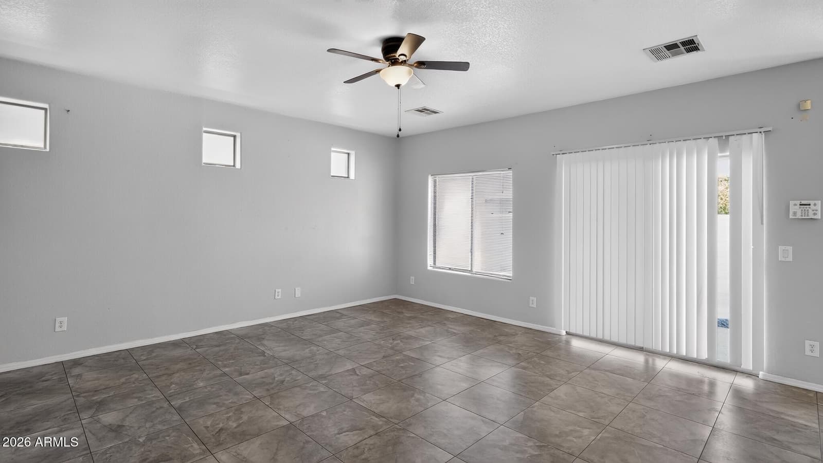 7230 W SHEILA Lane, Phoenix, AZ 85033 — photo 6 of 16