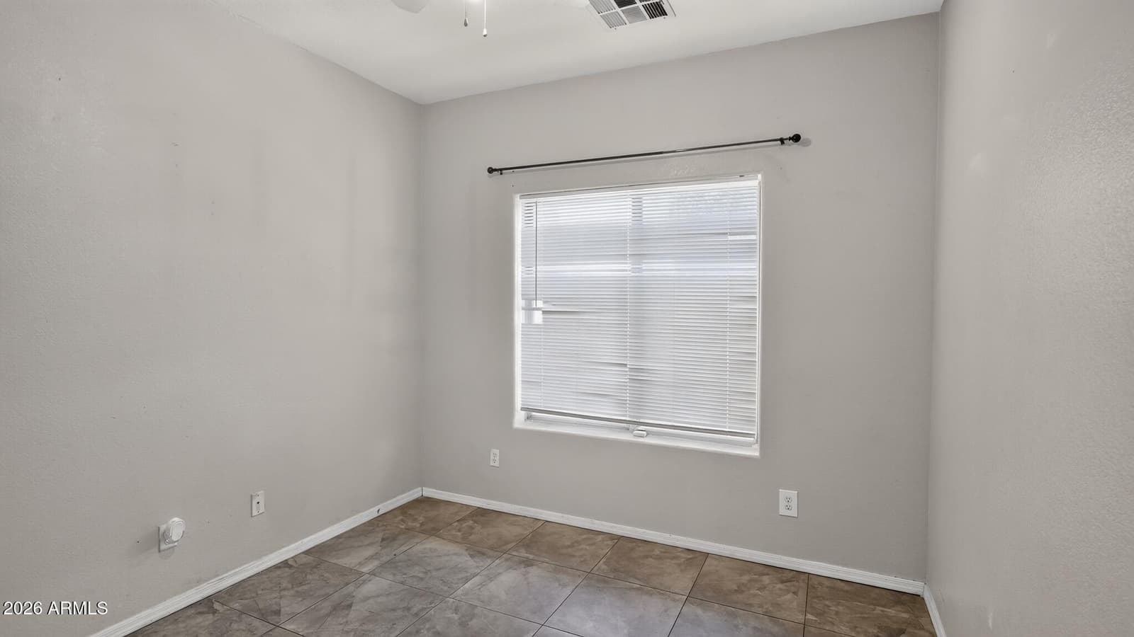 7230 W SHEILA Lane, Phoenix, AZ 85033 — photo 10 of 16