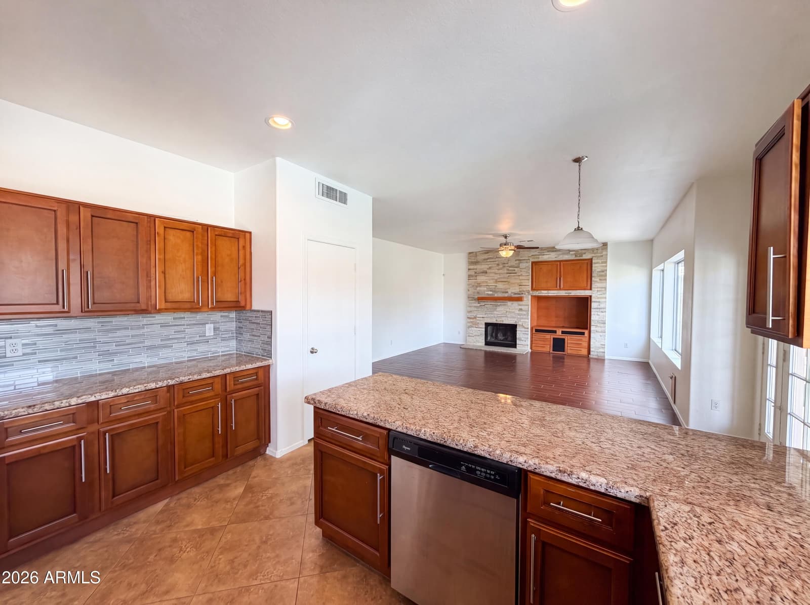 8274 S STEPHANIE Lane, Tempe, AZ 85284 — photo 11 of 28