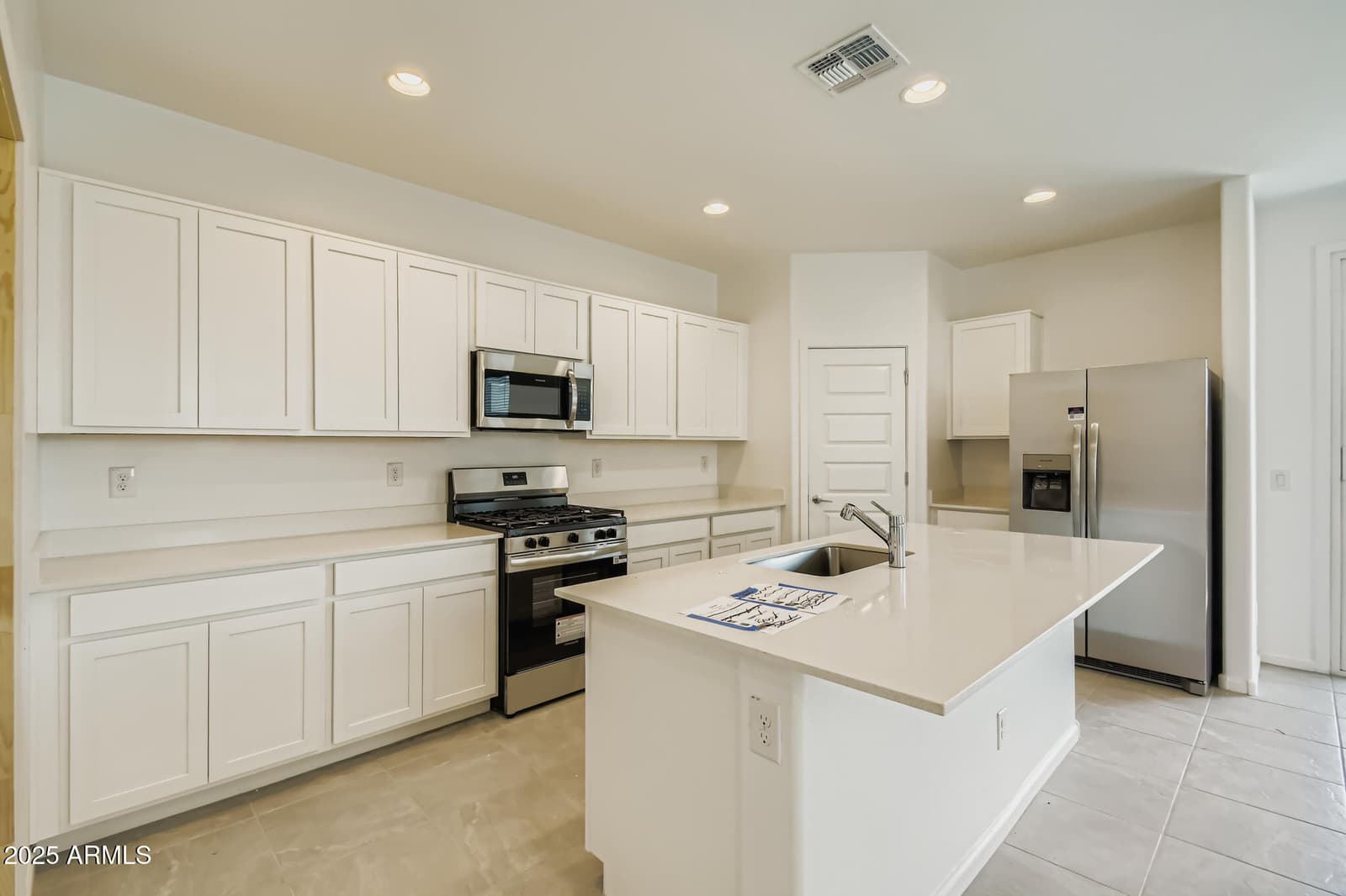 9731 W WELDON Avenue, Phoenix, AZ 85037 — photo 4 of 33