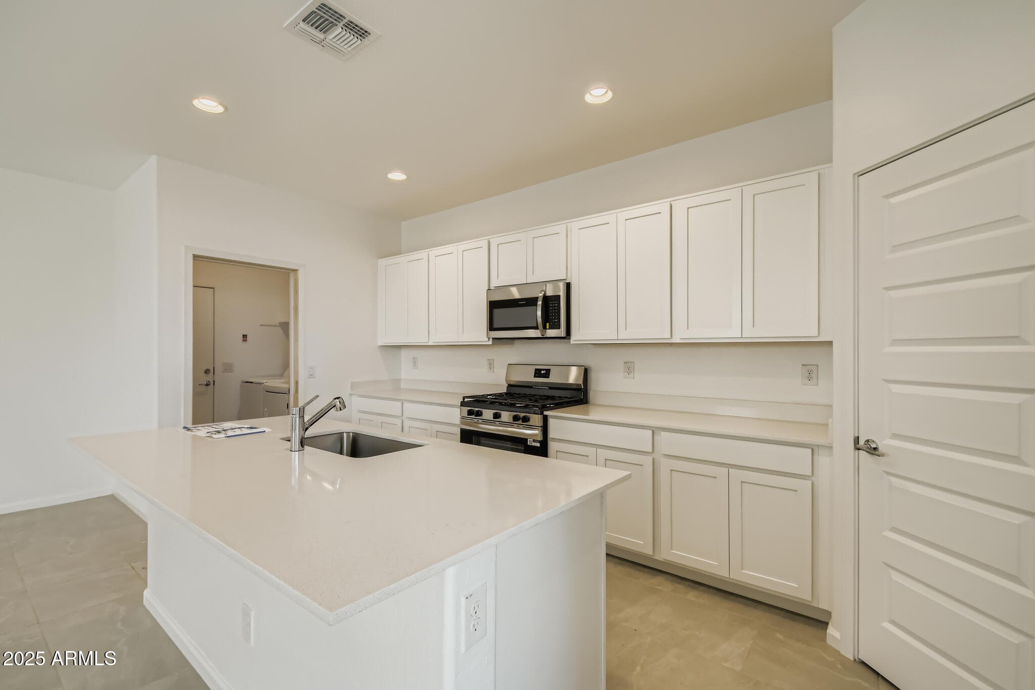 9731 W WELDON Avenue, Phoenix, AZ 85037 — photo 5 of 33