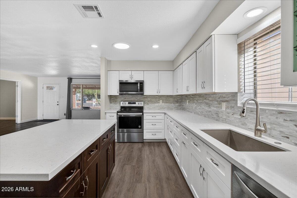 8725 E JACKRABBIT Road, Scottsdale, AZ 85250 — photo 15 of 39
