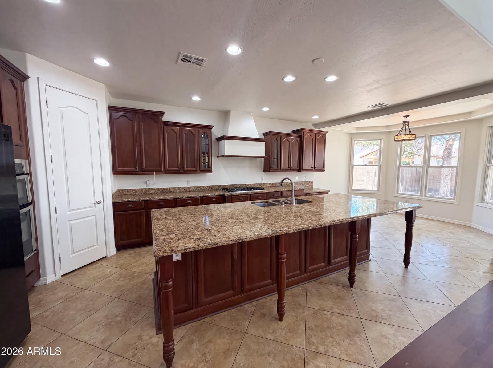 4118 W SAINT ANNE Avenue, Phoenix, AZ 85041 — photo 6 of 44