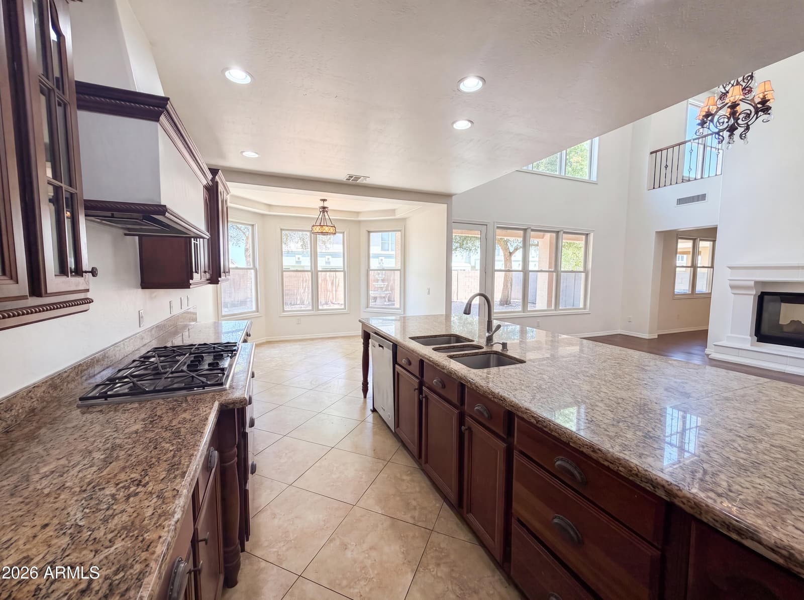 4118 W SAINT ANNE Avenue, Phoenix, AZ 85041 — photo 7 of 44