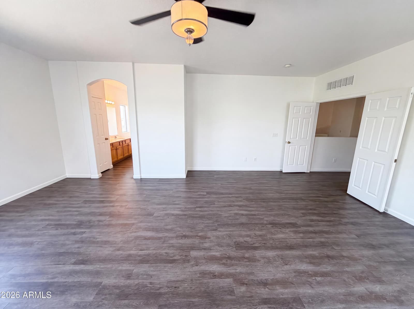 7428 S 15TH Drive, Phoenix, AZ 85041 — photo 4 of 37