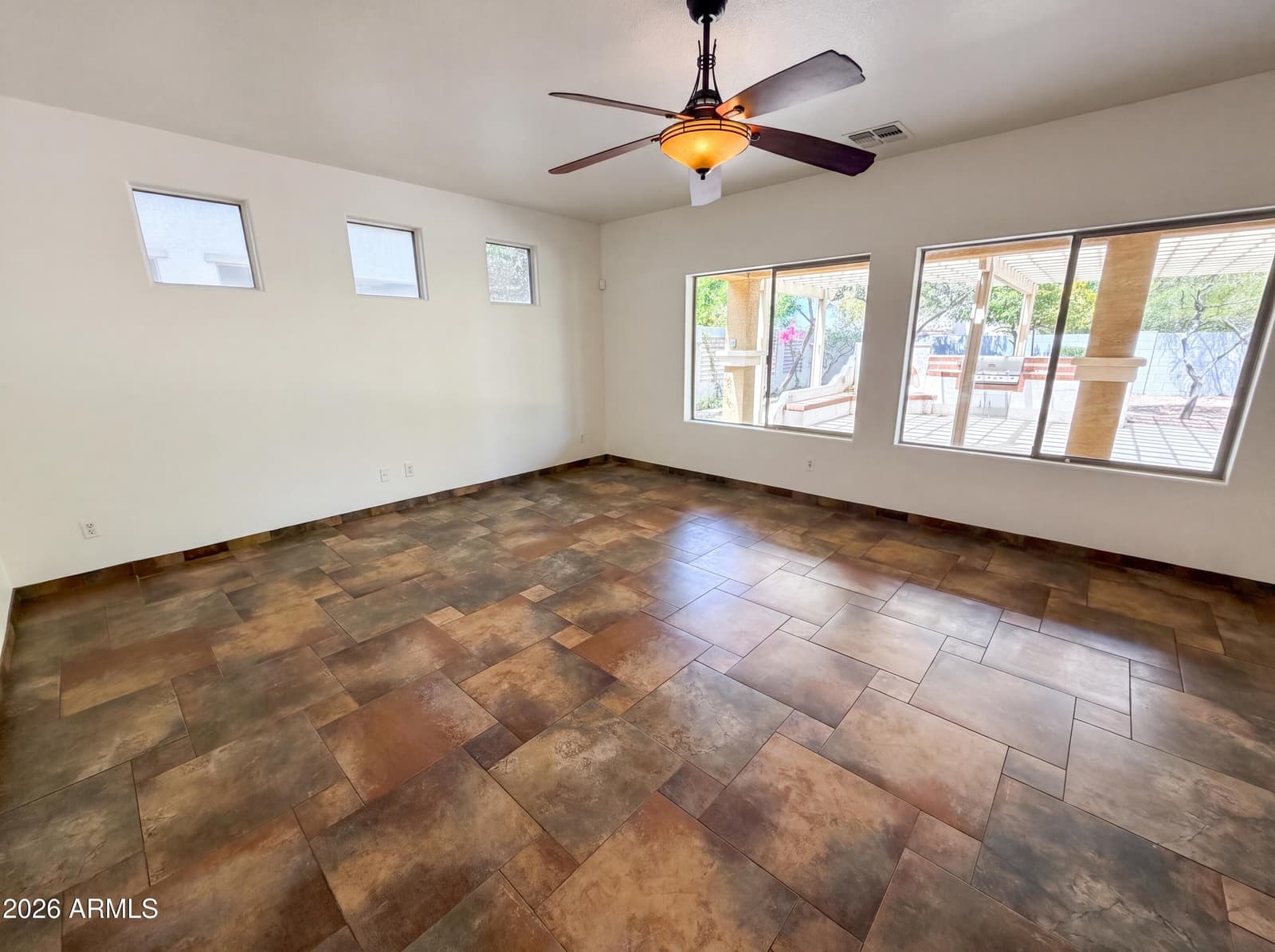 7428 S 15TH Drive, Phoenix, AZ 85041 — photo 8 of 37