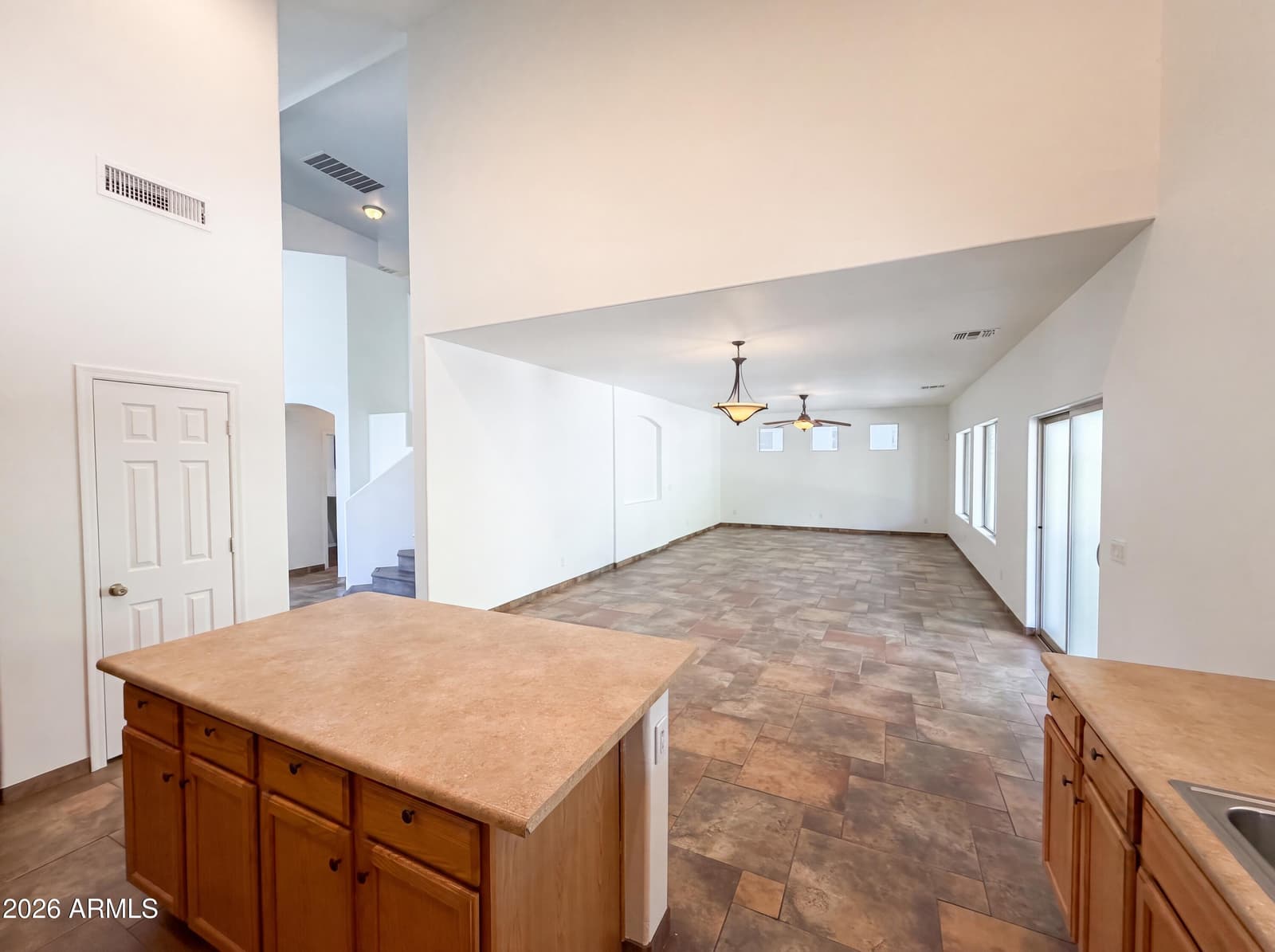 7428 S 15TH Drive, Phoenix, AZ 85041 — photo 11 of 37