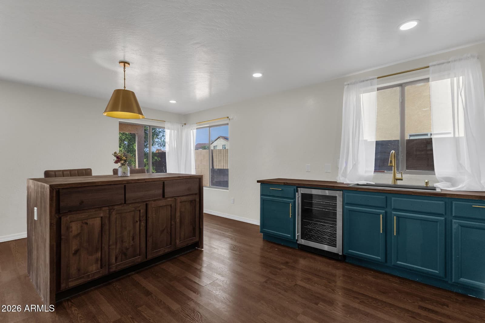 7664 W KRALL Street, Glendale, AZ 85303 — photo 11 of 34