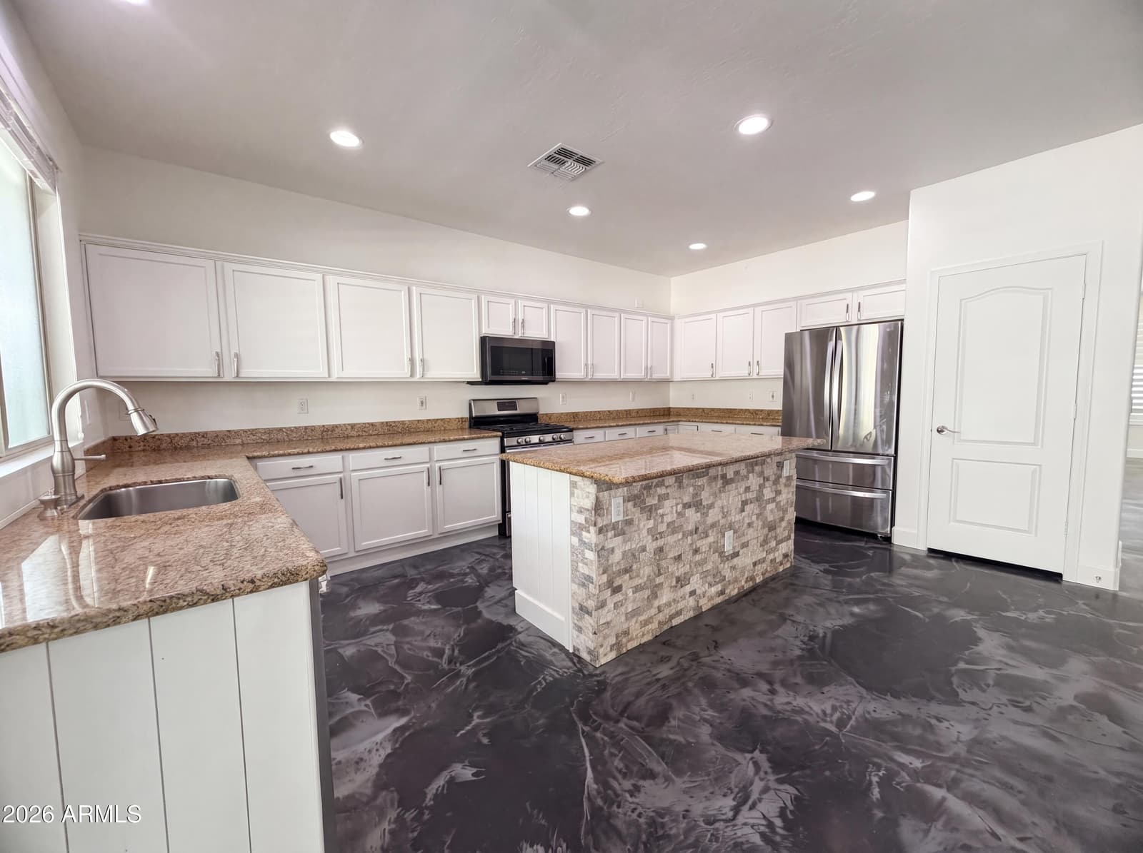 2463 S BRISTOL, Mesa, AZ 85209 — photo 6 of 23