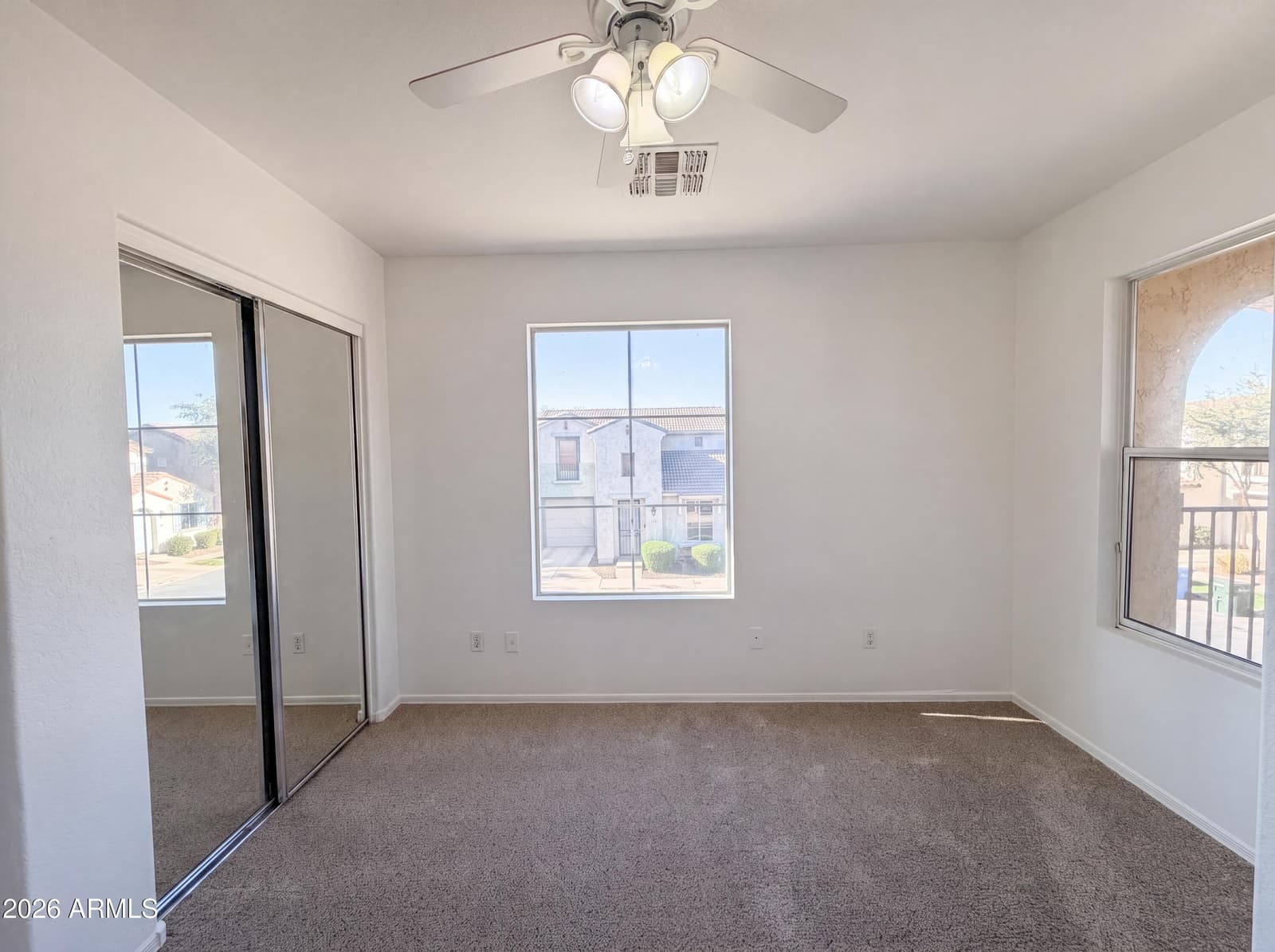 1515 E BLOCH Road, Phoenix, AZ 85040 — photo 8 of 48