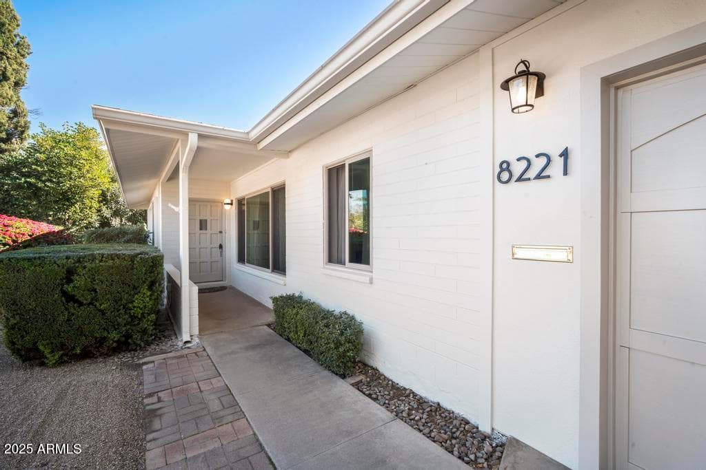 8221 E EDGEMONT Avenue, Scottsdale, AZ 85257 — photo 5 of 53