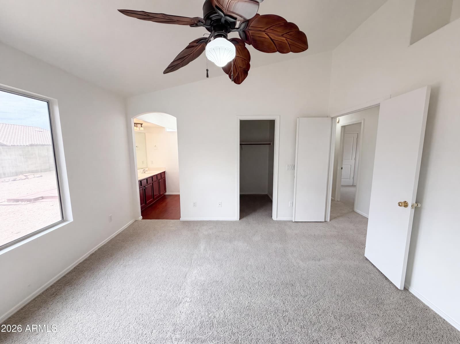 2945 E HONONEGH Drive, Phoenix, AZ 85050 — photo 4 of 24