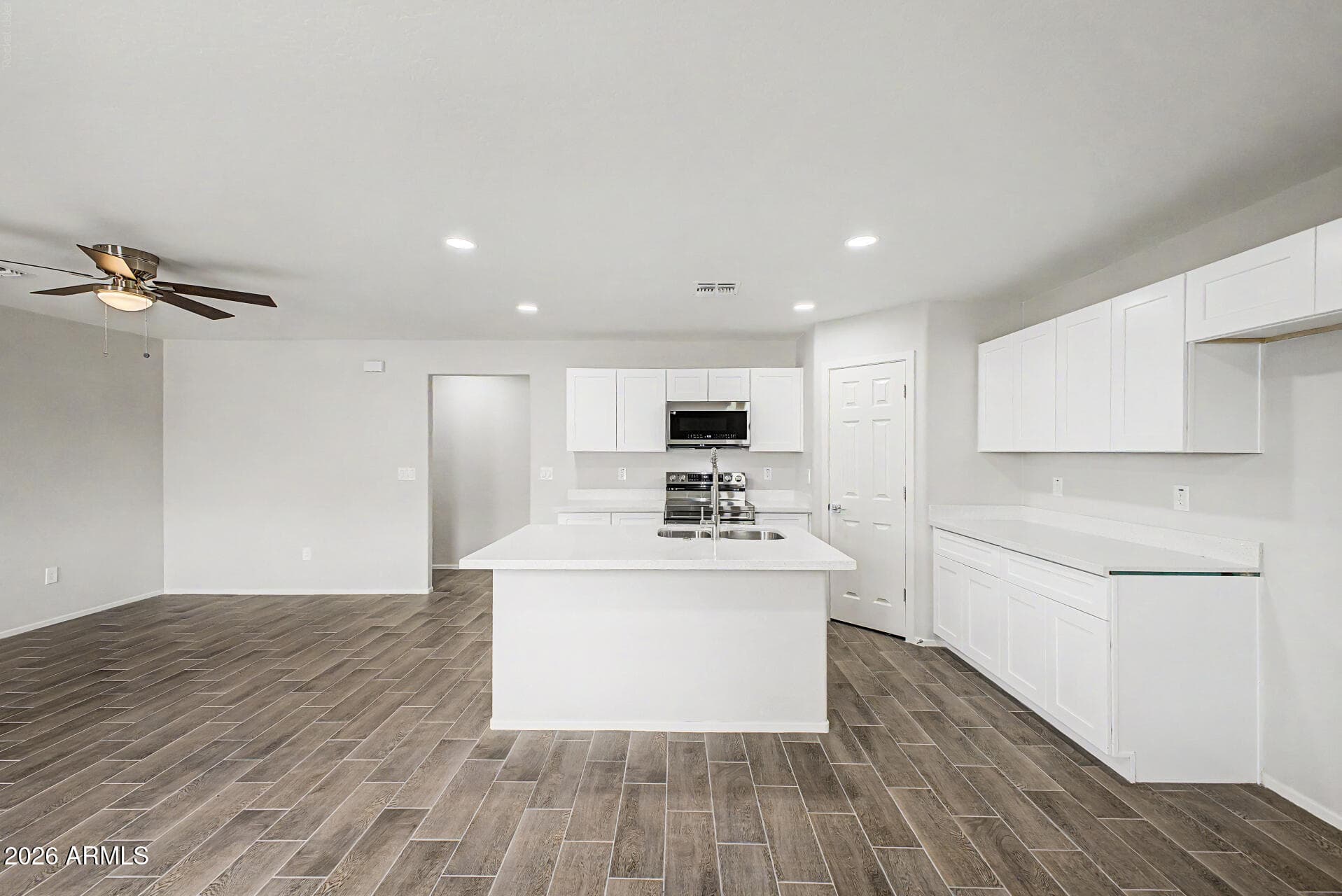 10590 W FERNANDO Drive, Arizona City, AZ 85123 — photo 10 of 33