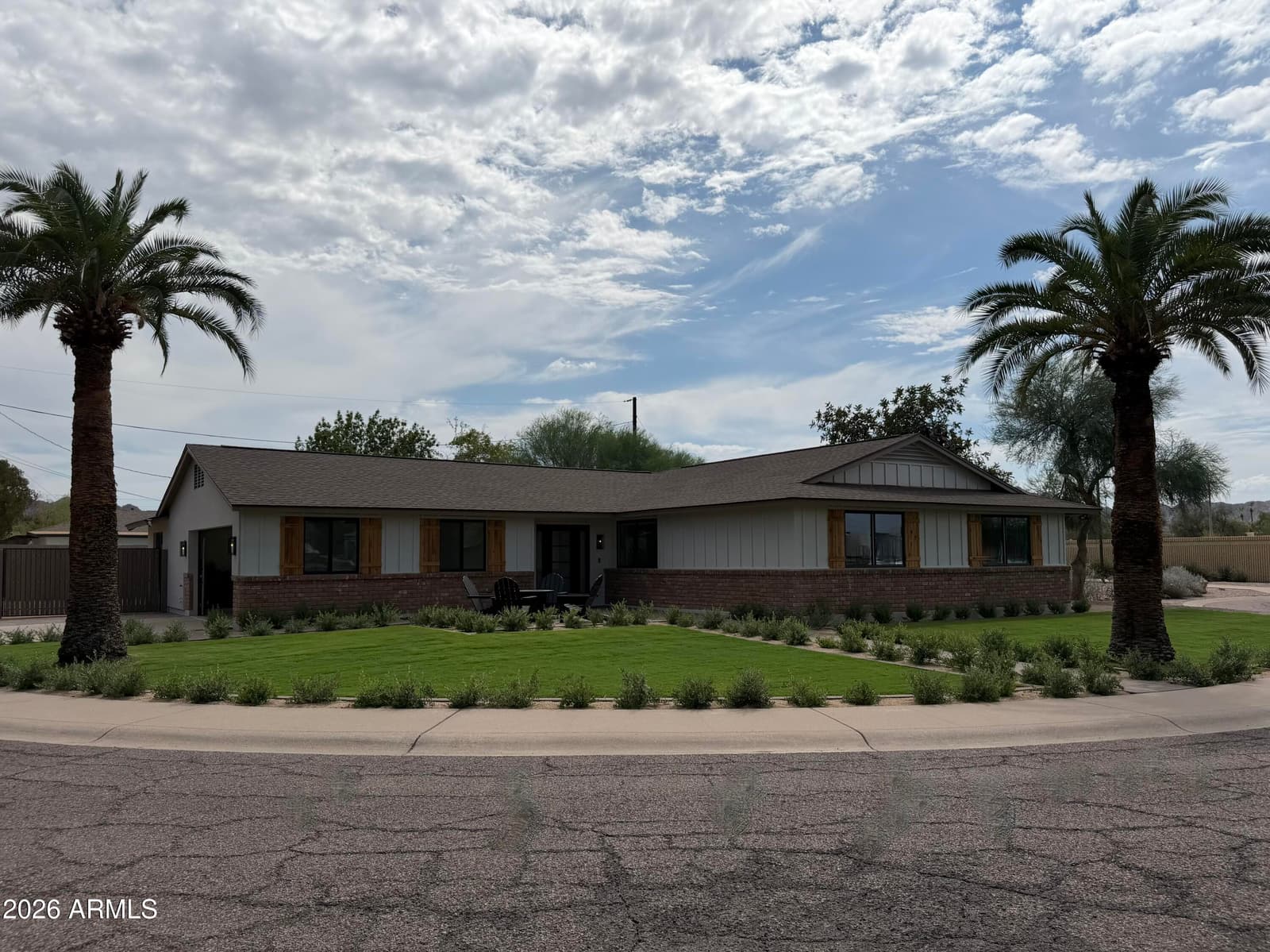 3341 E COCHISE Drive, Phoenix, AZ 85028 — photo 3 of 46