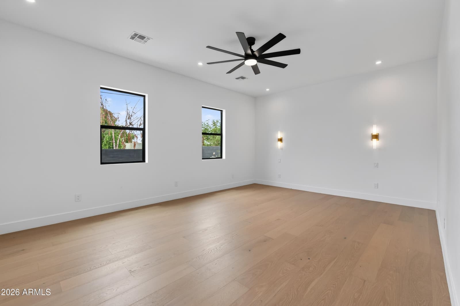 1335 E KALER Drive, Phoenix, AZ 85020 — photo 16 of 44