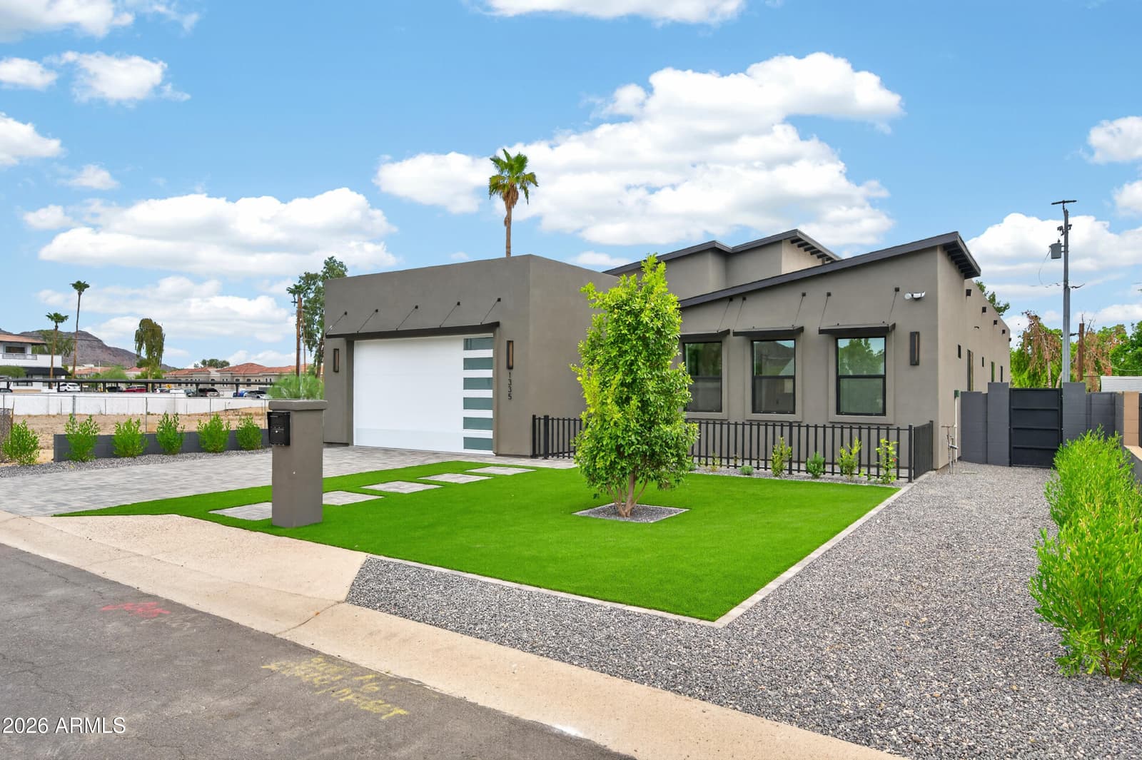 1335 E KALER Drive, Phoenix, AZ 85020 — photo 1 of 44