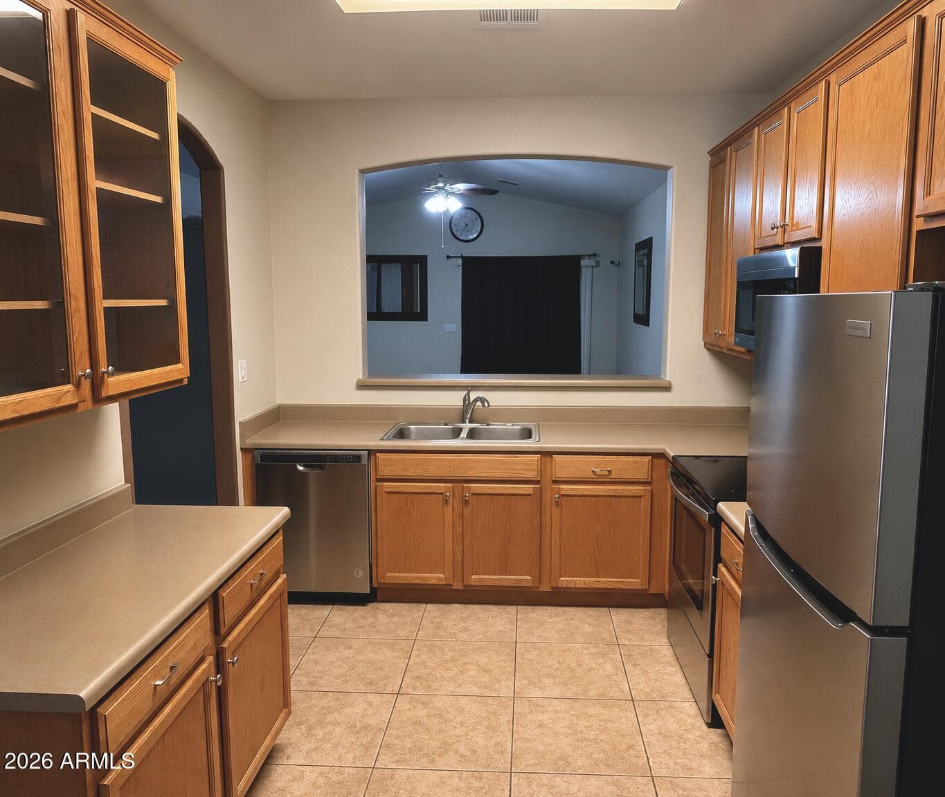 803 W SAINT ANNE Avenue, Phoenix, AZ 85041 — photo 3 of 7