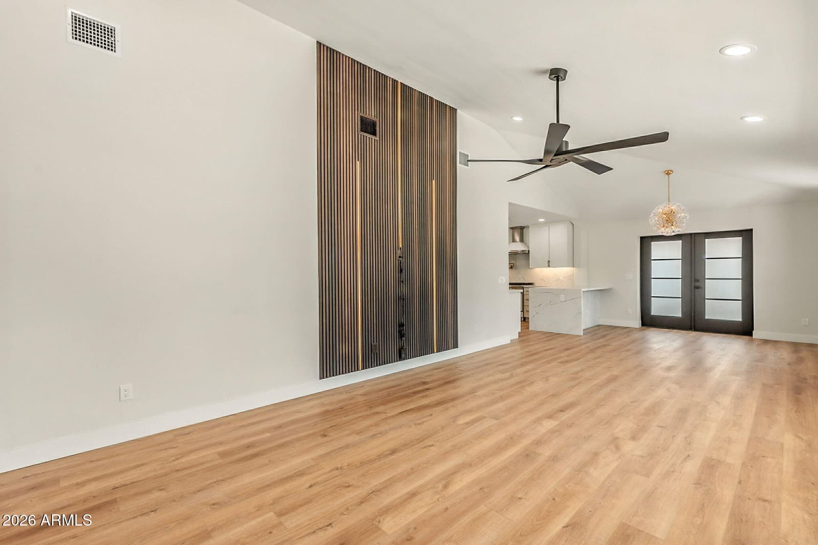 802 W EDGEMONT Avenue, Phoenix, AZ 85007 — photo 4 of 35