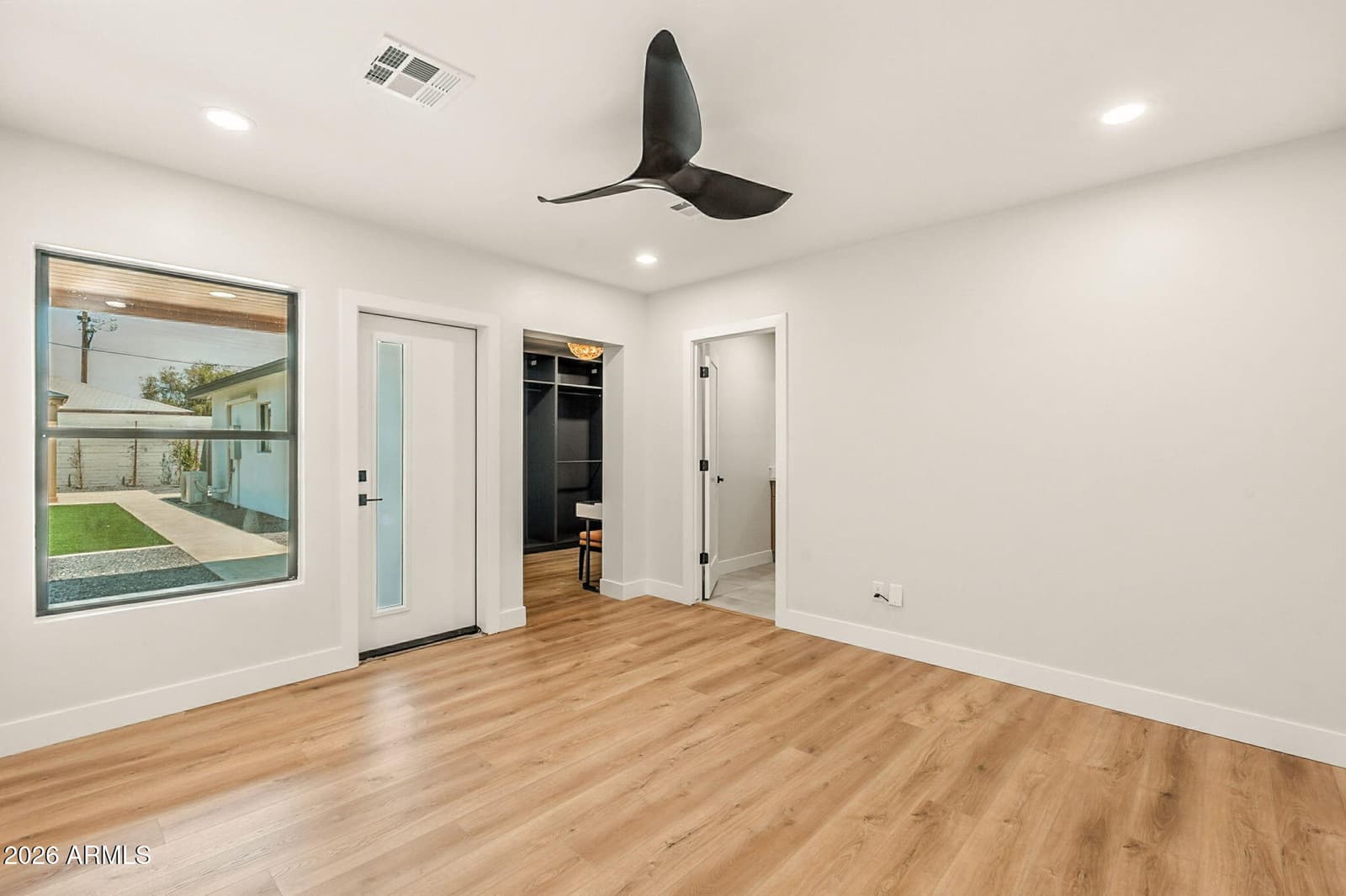 802 W EDGEMONT Avenue, Phoenix, AZ 85007 — photo 15 of 35