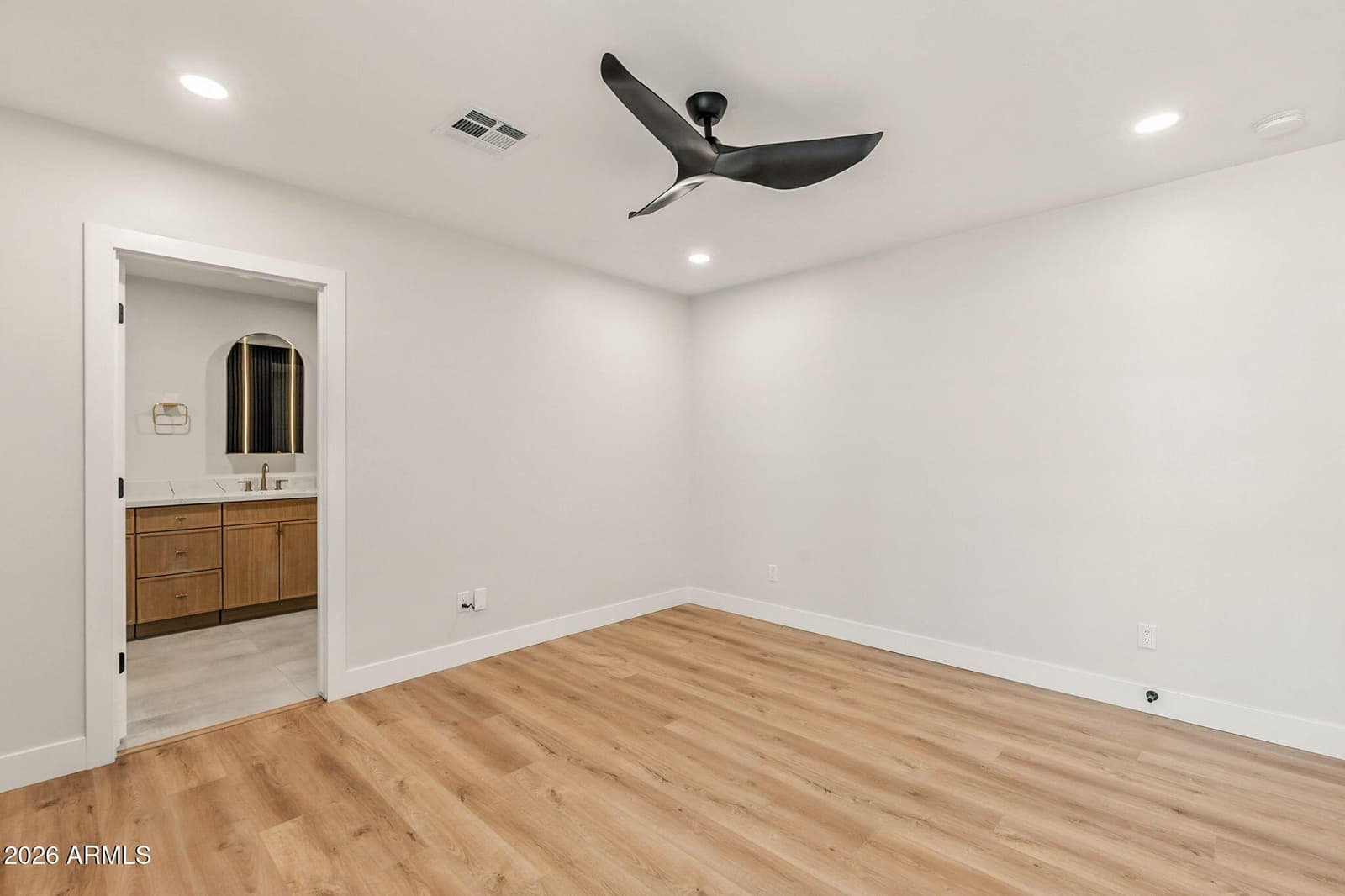 802 W EDGEMONT Avenue, Phoenix, AZ 85007 — photo 16 of 35