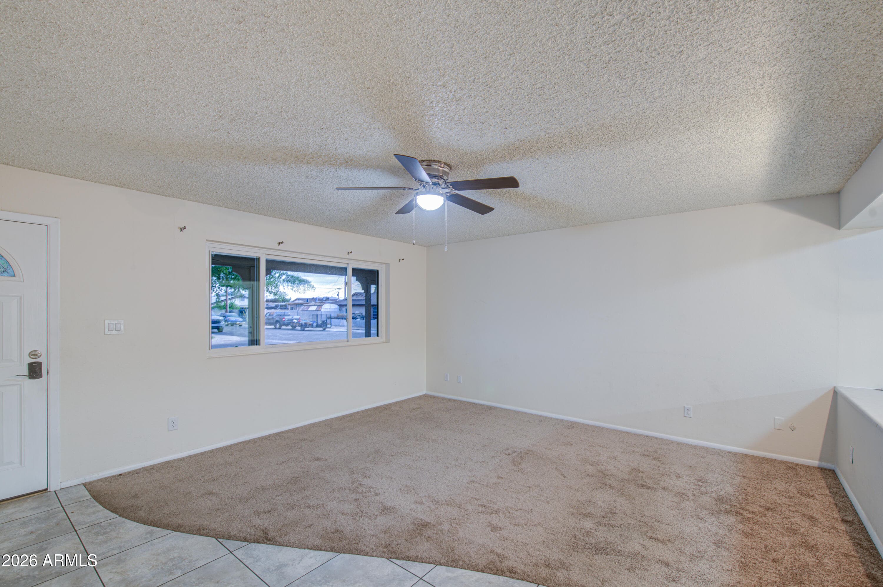 5562 W EDGEMONT Avenue, Phoenix, AZ 85035 — photo 5 of 33