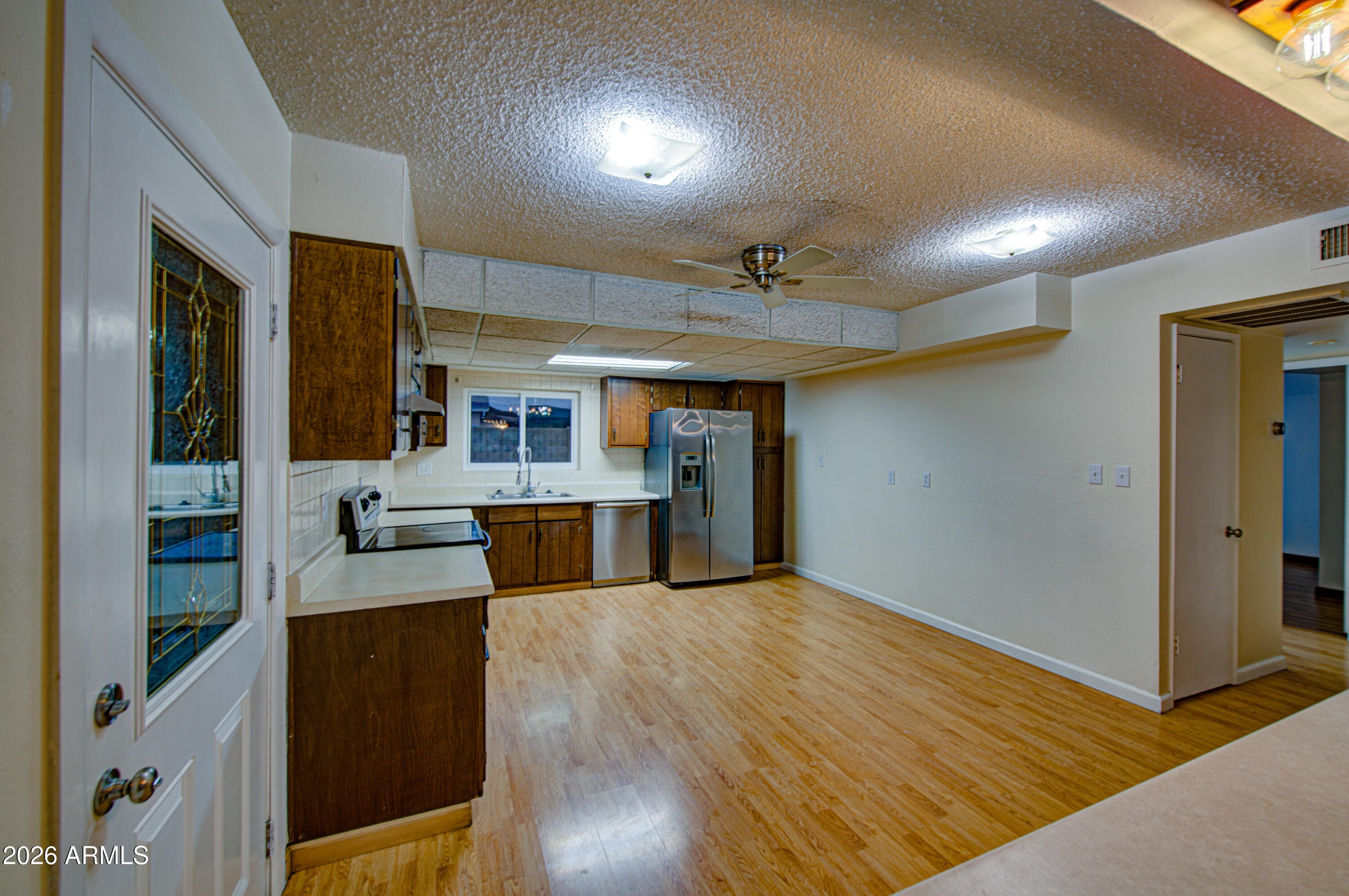 5562 W EDGEMONT Avenue, Phoenix, AZ 85035 — photo 8 of 33