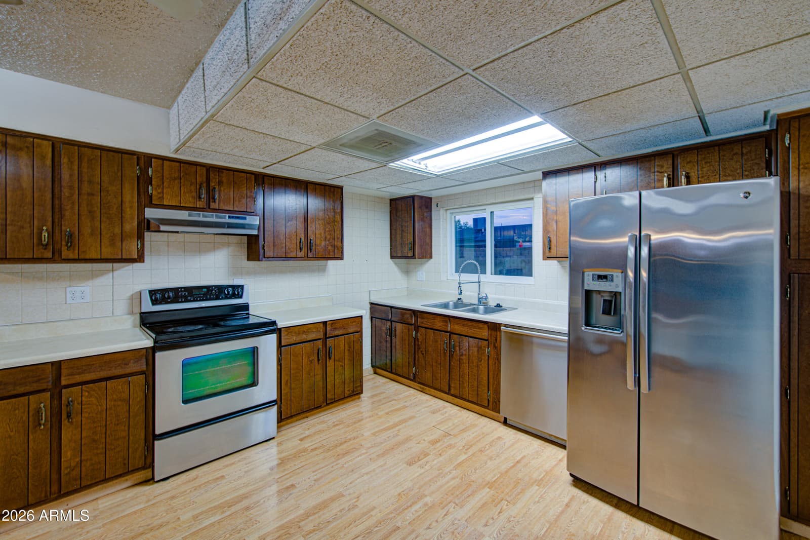 5562 W EDGEMONT Avenue, Phoenix, AZ 85035 — photo 10 of 33