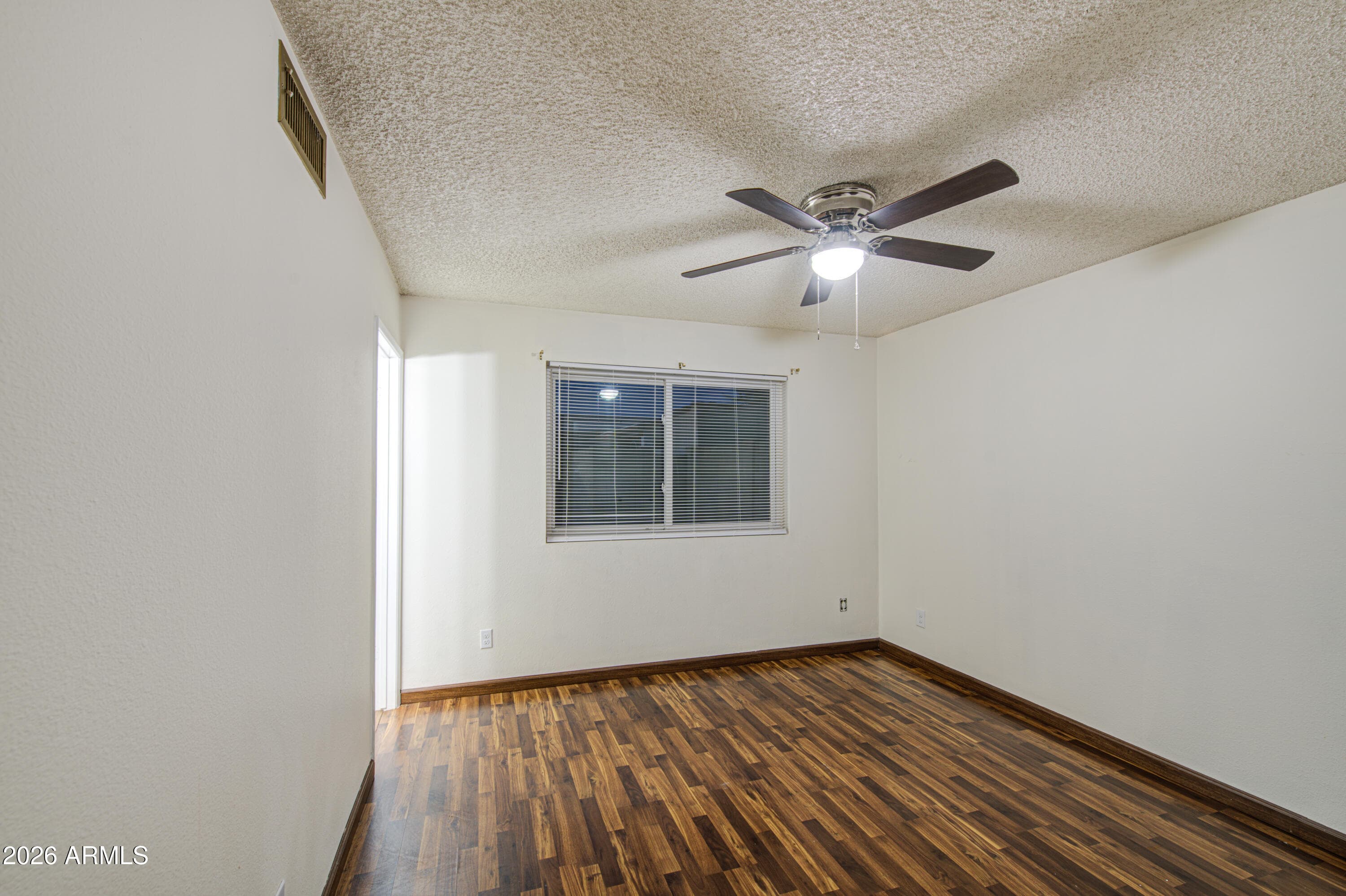 5562 W EDGEMONT Avenue, Phoenix, AZ 85035 — photo 13 of 33