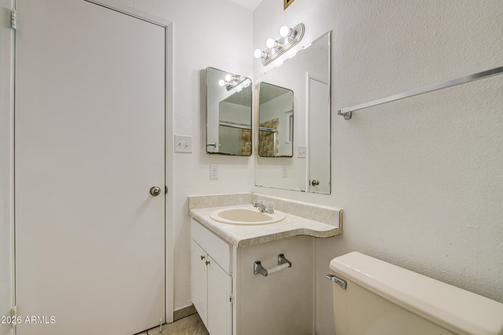 5562 W EDGEMONT Avenue, Phoenix, AZ 85035 — photo 18 of 33