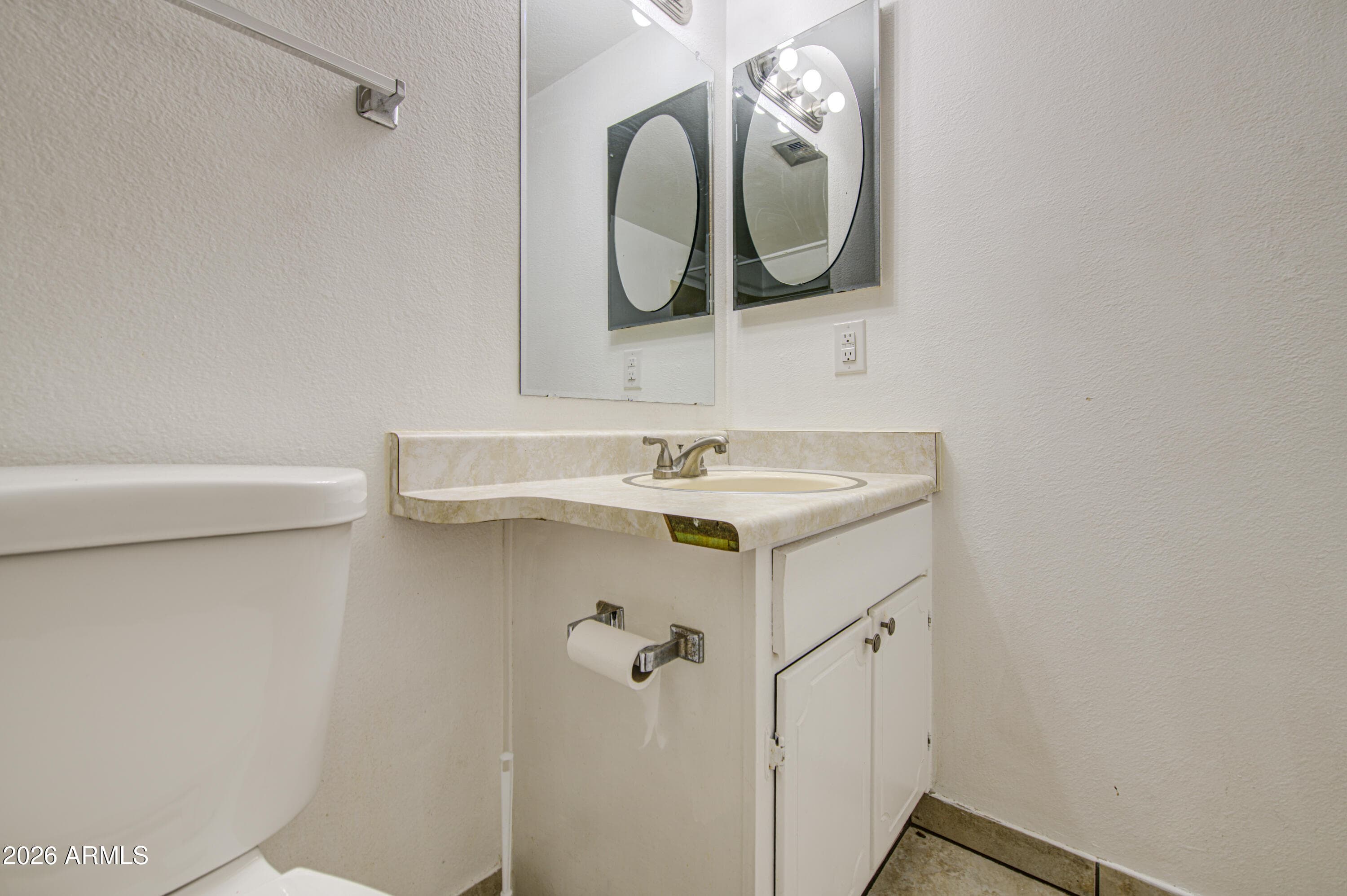 5562 W EDGEMONT Avenue, Phoenix, AZ 85035 — photo 25 of 33
