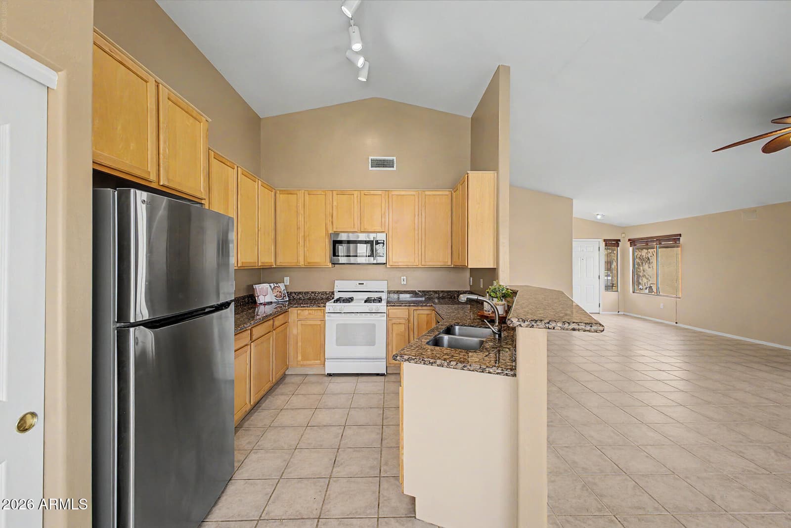 436 W GARY Avenue, Gilbert, AZ 85233 — photo 9 of 33