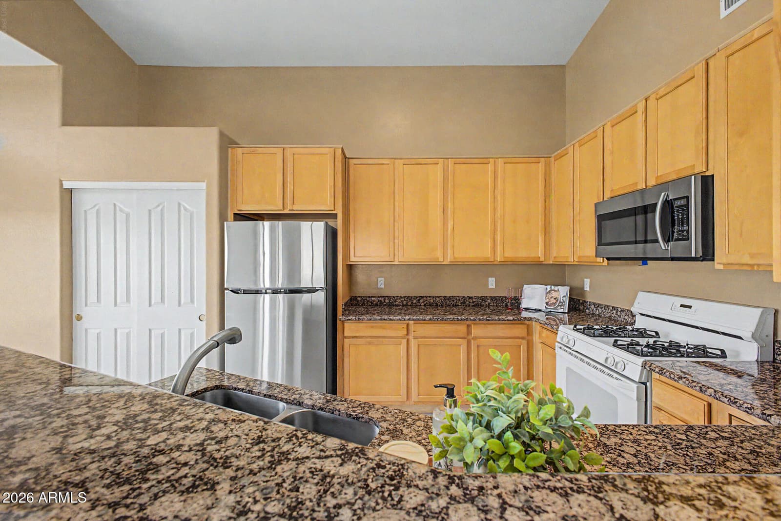 436 W GARY Avenue, Gilbert, AZ 85233 — photo 10 of 33