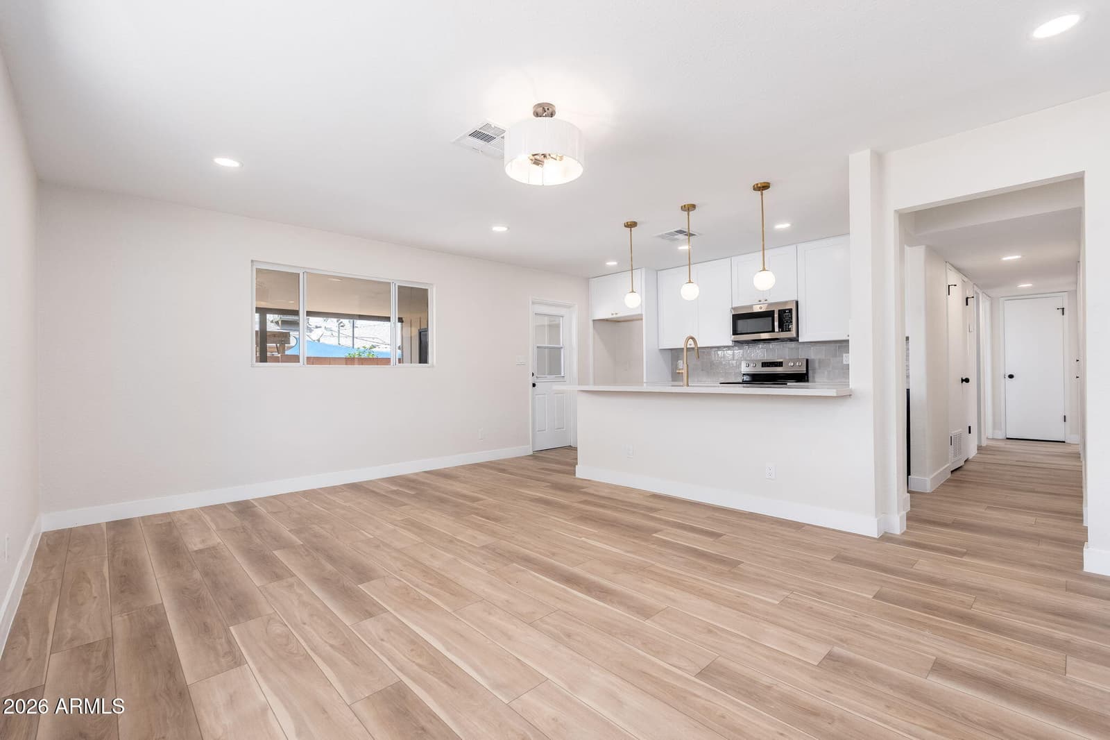 3830 W CLAREMONT Street, Phoenix, AZ 85019 — photo 8 of 44