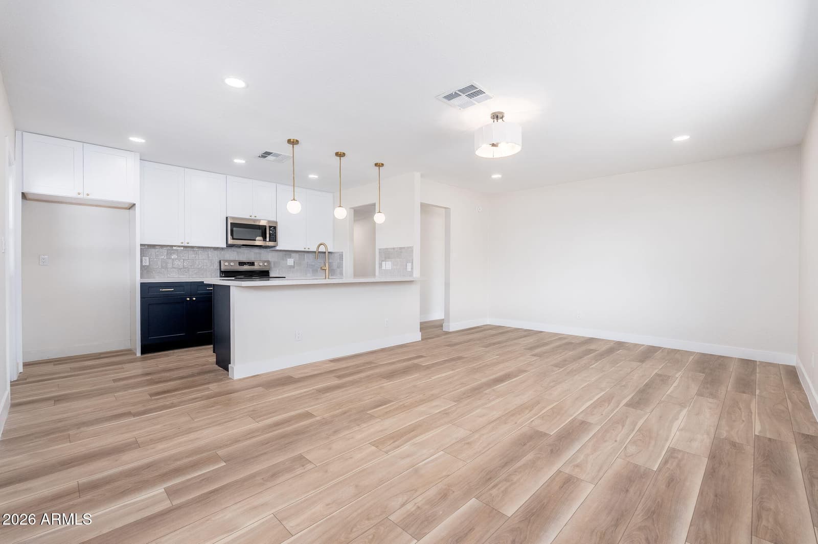 3830 W CLAREMONT Street, Phoenix, AZ 85019 — photo 9 of 44