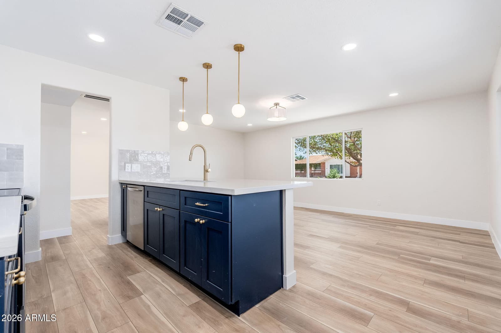 3830 W CLAREMONT Street, Phoenix, AZ 85019 — photo 10 of 44