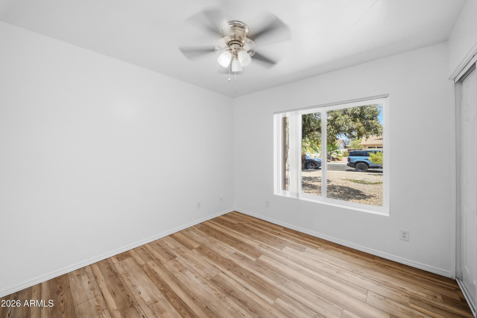 3517 W WILLOW Avenue, Phoenix, AZ 85029 — photo 8 of 15