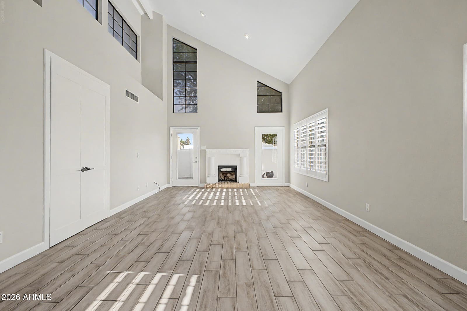 1843 E SARAH Lane, Tempe, AZ 85284 — photo 5 of 32
