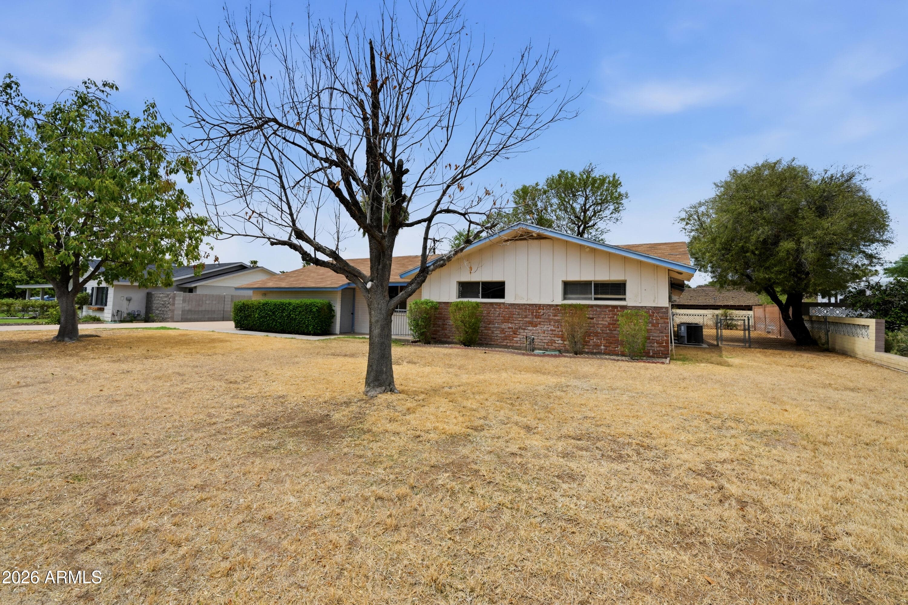 914 W 11TH Place, Mesa, AZ 85201 — photo 3 of 33