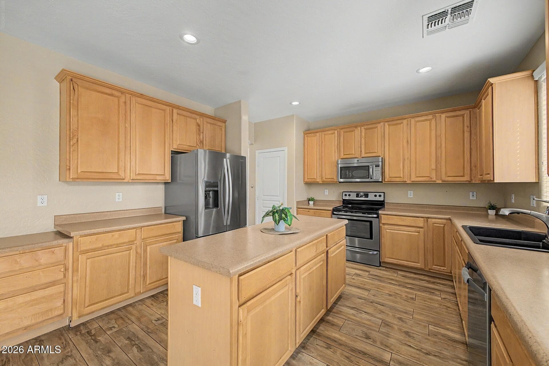 31292 N SADDLEBAG Lane, San Tan Valley, AZ 85143 — photo 4 of 67