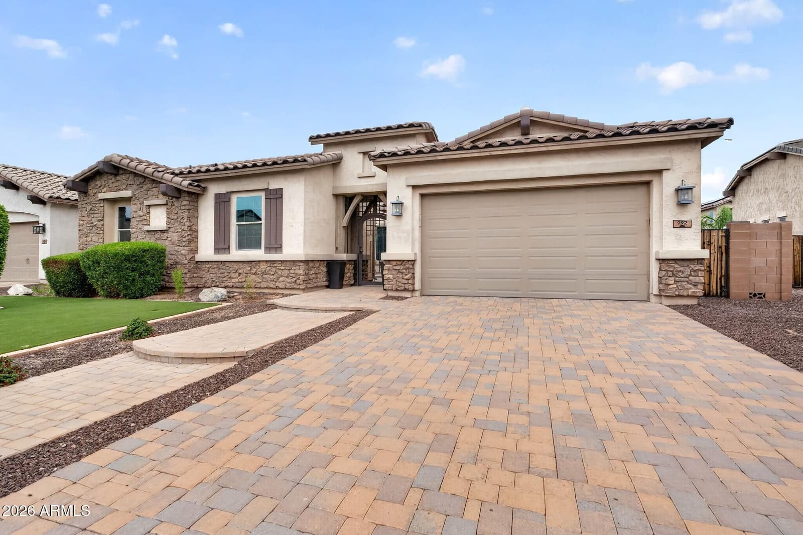 992 E PARKVIEW Drive, Gilbert, AZ 85295 — photo 10 of 67