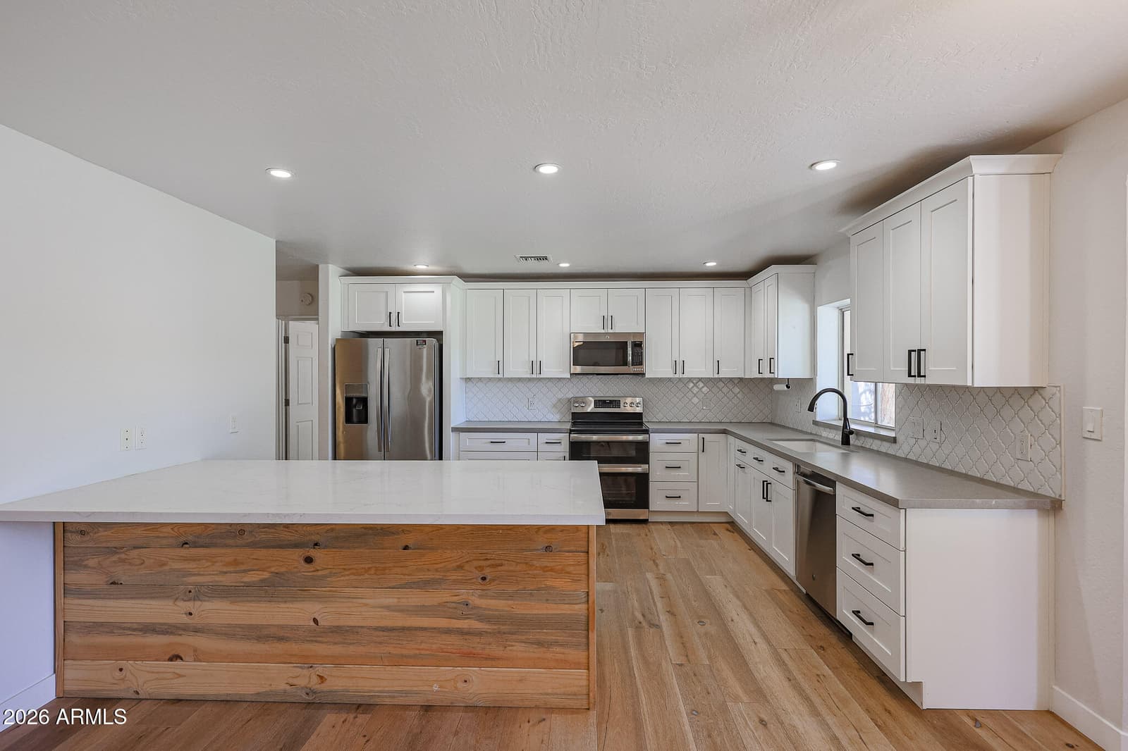 5542 W NORTHWOOD Drive, Glendale, AZ 85310 — photo 5 of 40