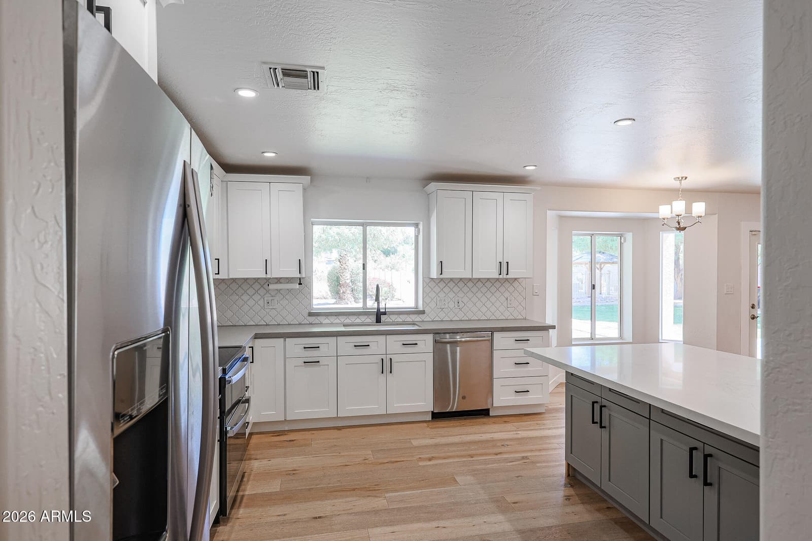 5542 W NORTHWOOD Drive, Glendale, AZ 85310 — photo 7 of 40