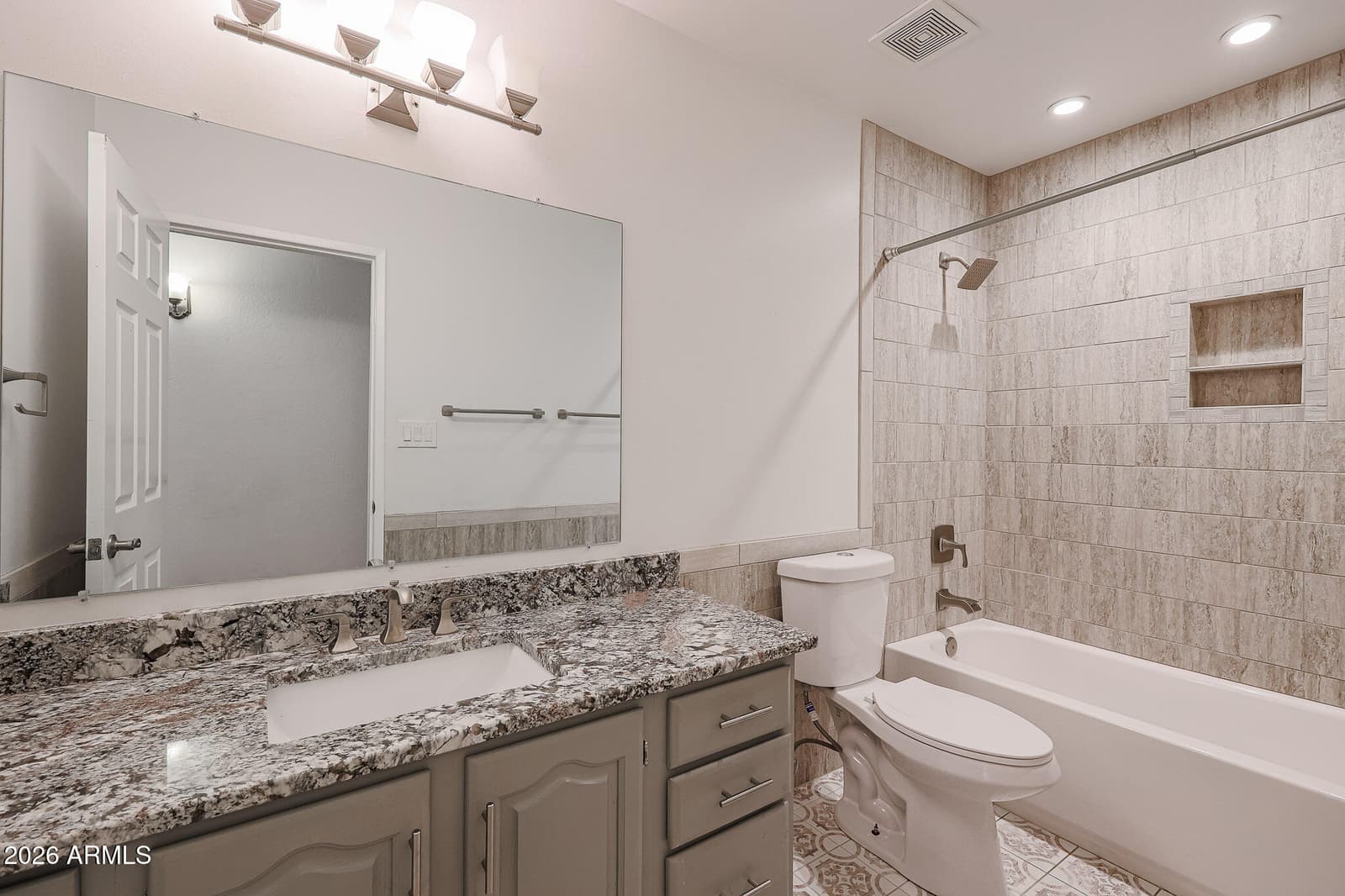 5542 W NORTHWOOD Drive, Glendale, AZ 85310 — photo 14 of 40