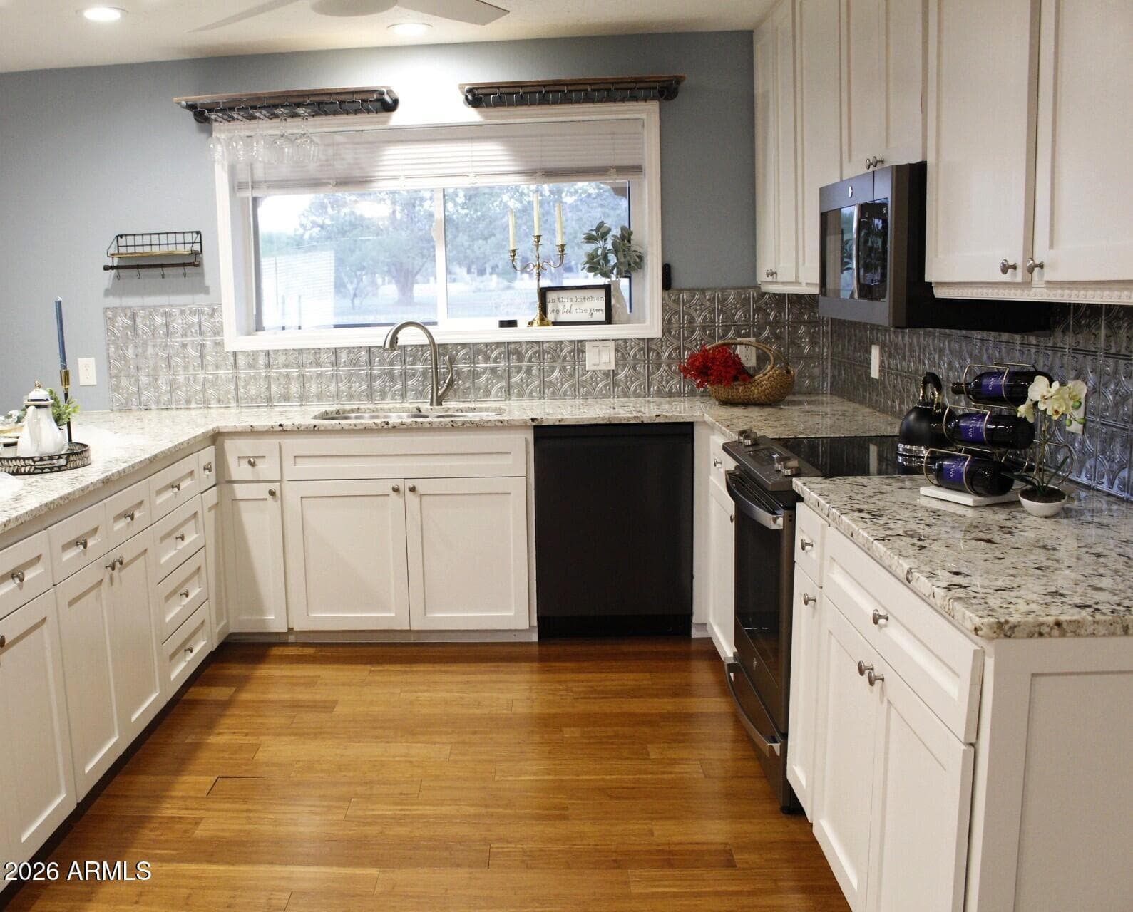2916 SAINT ANDREWS Drive, Sierra Vista, AZ 85650 — photo 8 of 41