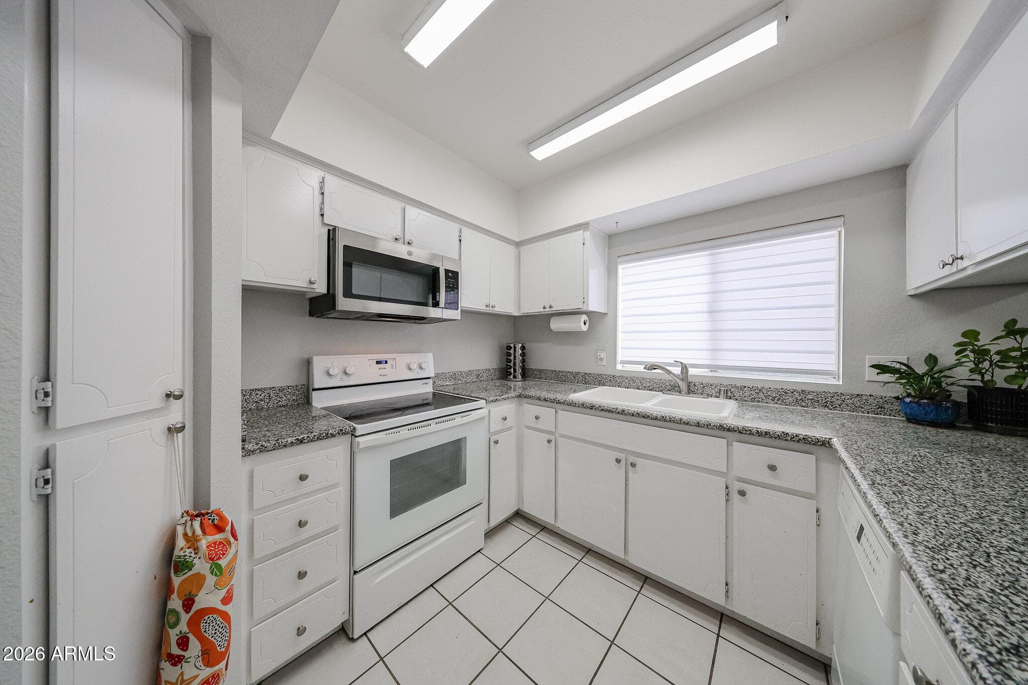 1870 E KIRKLAND Lane, Tempe, AZ 85281 — photo 8 of 37