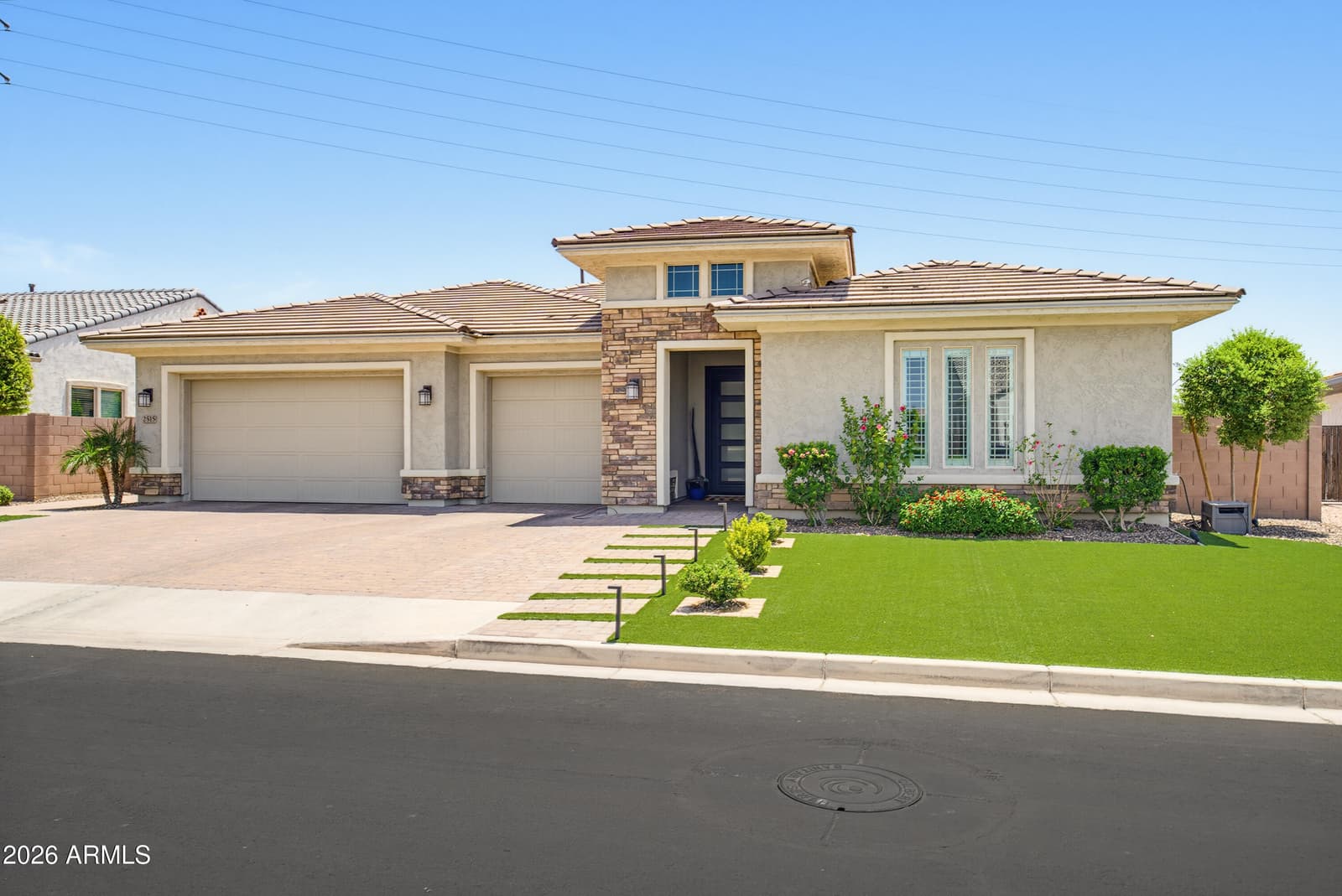 2515 E THORNTON Court, Gilbert, AZ 85297 — photo 2 of 32