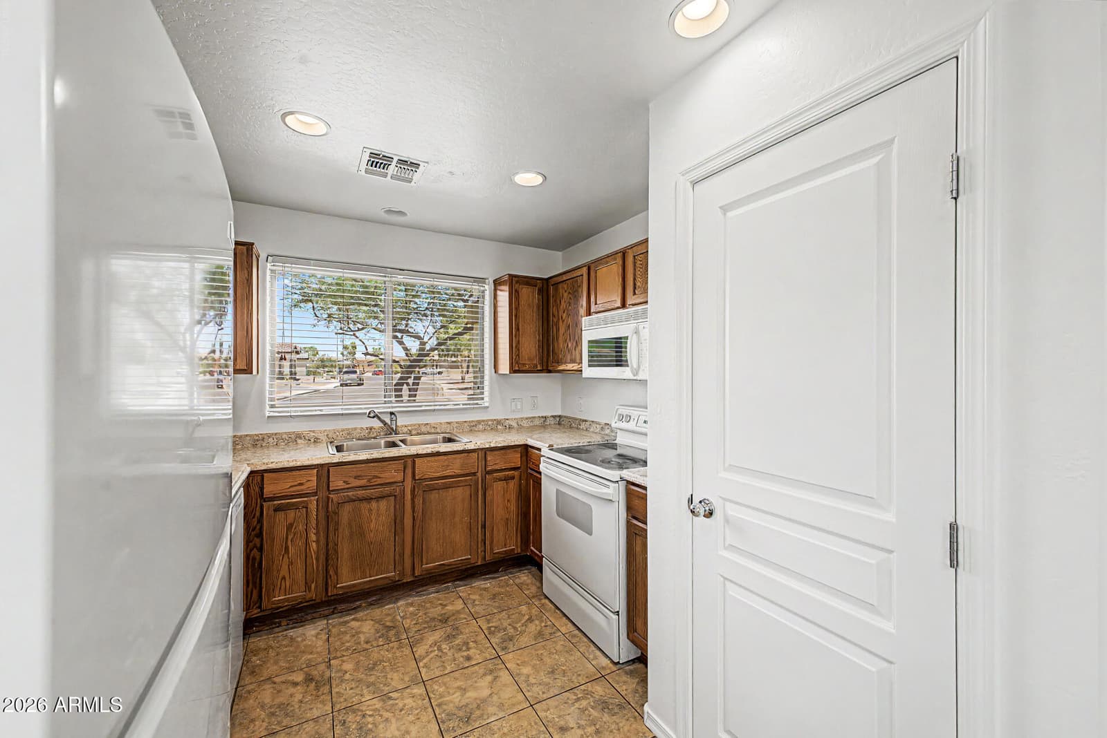 1051 W SAWGRASS Trail, Casa Grande, AZ 85122 — photo 12 of 30