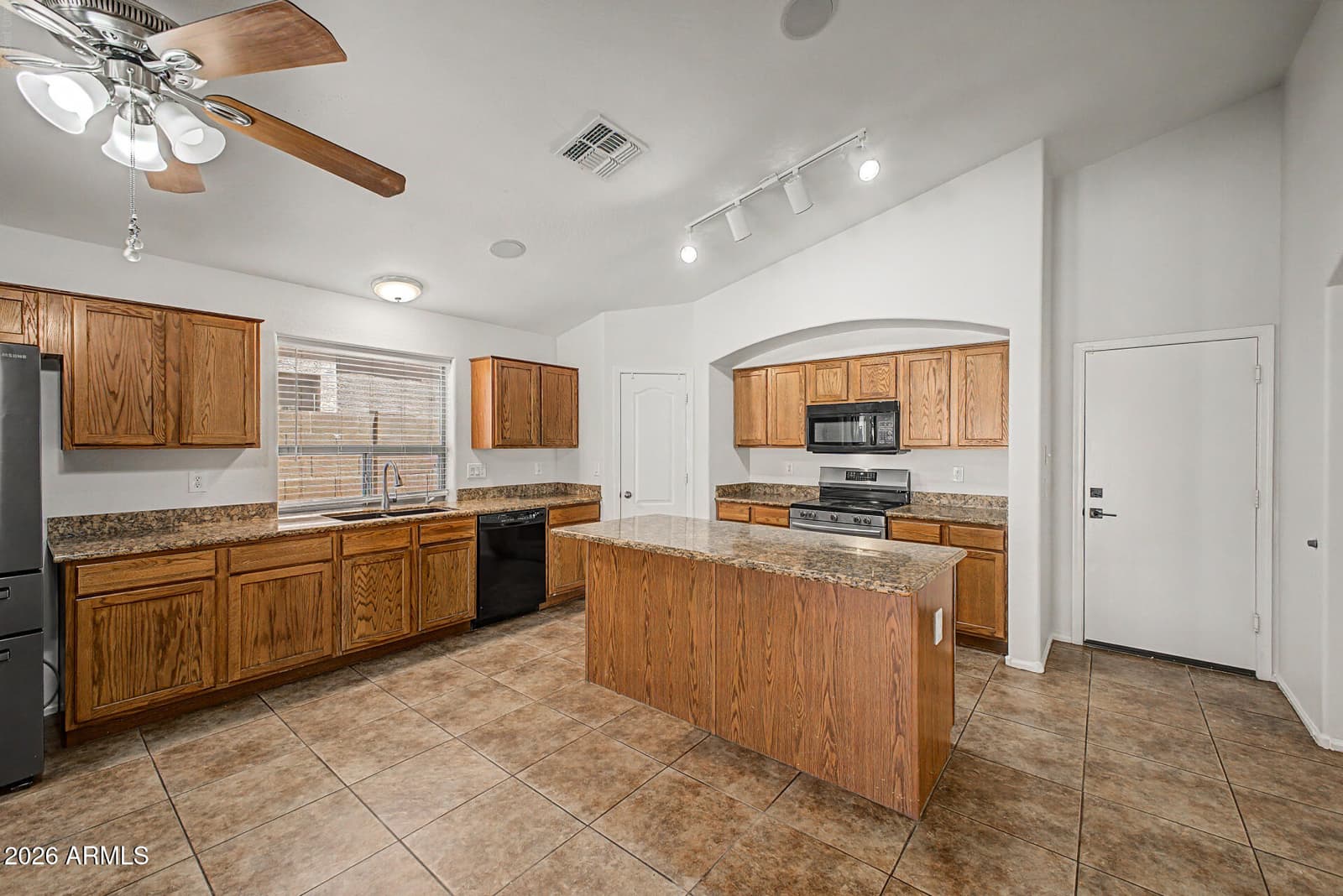 1362 E ANGELINE Avenue, San Tan Valley, AZ 85140 — photo 11 of 38
