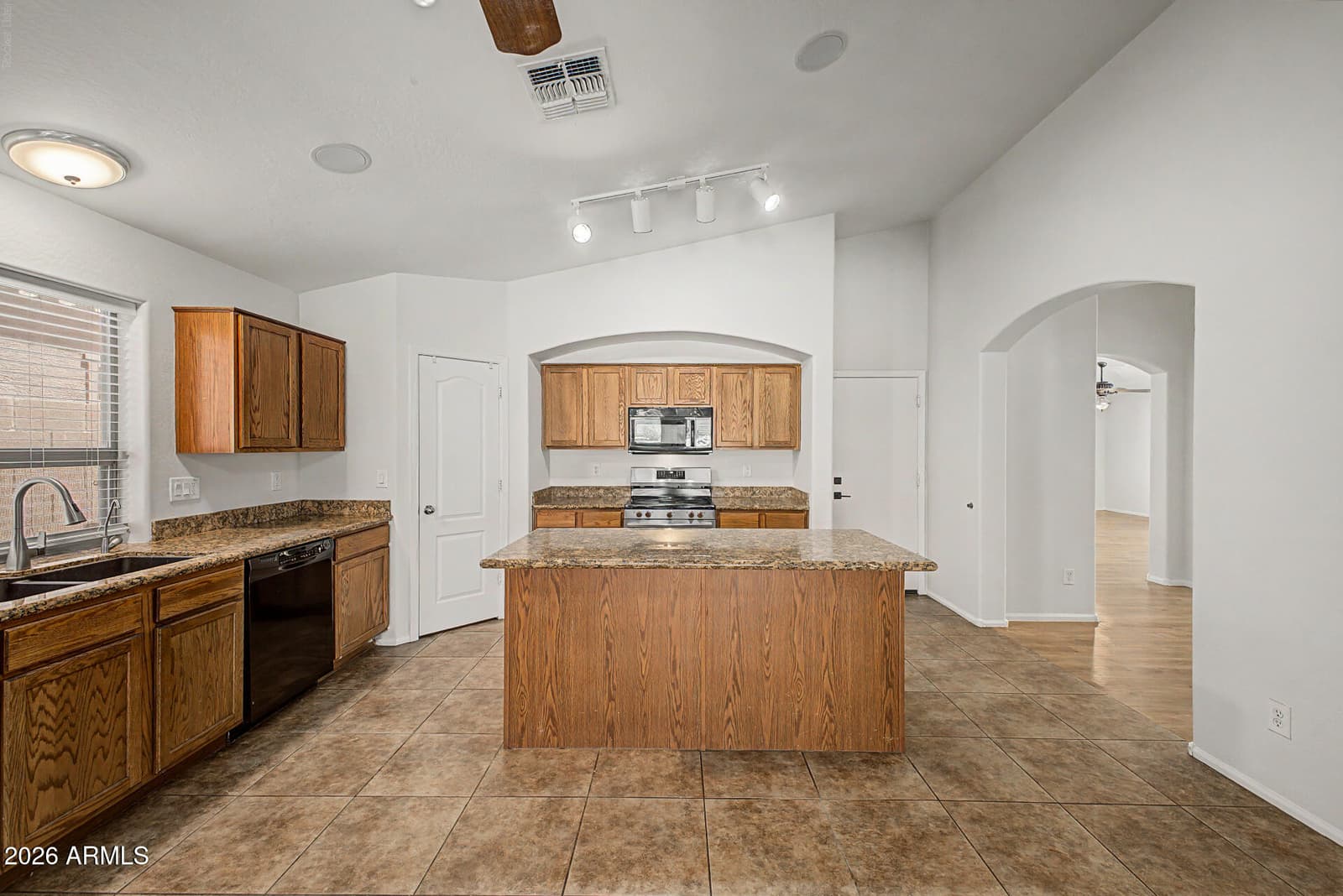 1362 E ANGELINE Avenue, San Tan Valley, AZ 85140 — photo 12 of 38