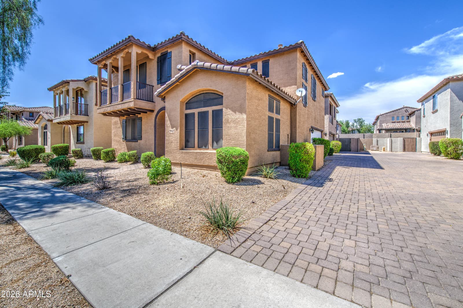 2404 W DUSTY WREN Drive, Phoenix, AZ 85085 — photo 3 of 41